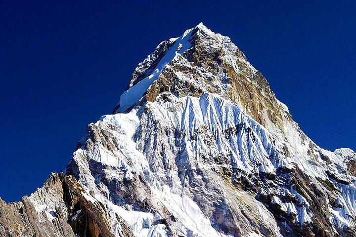 Trek To Aam Dablam Base Camp – 12 DAYS