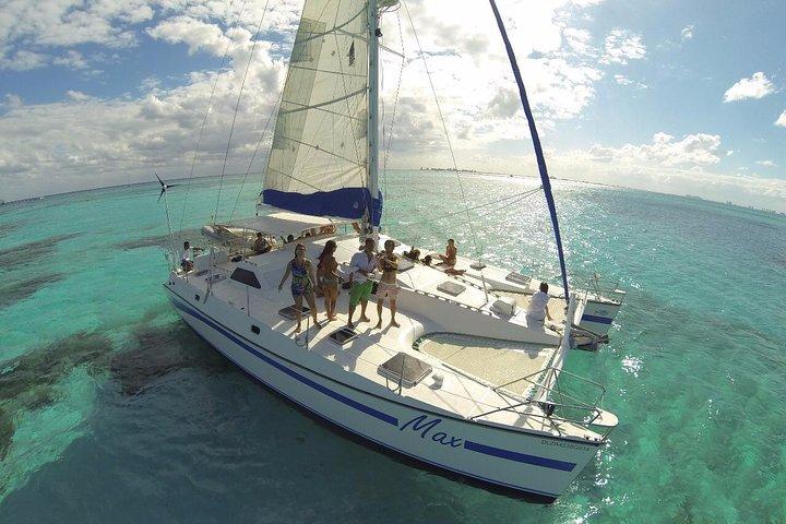 Isla Mujeres, tour en catamarán en un día por un precio