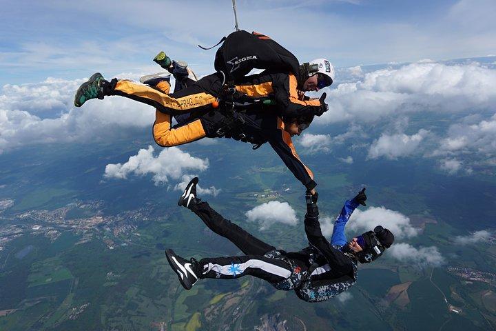 Tandem Skydiving Adventure in Praag