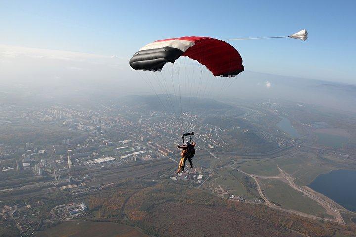 Tandem Skydiving Adventure in Praag