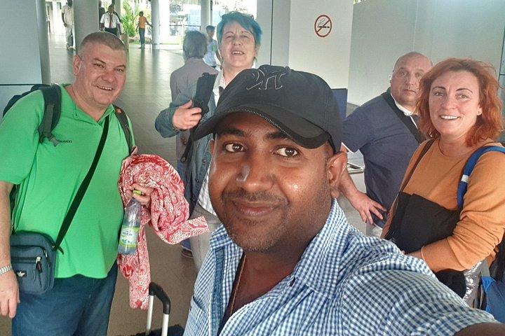 スリランカ空港からアフンガラ/インドゥルワ/ベントータへのピックアップとドロップ|プライベートトランスフェ