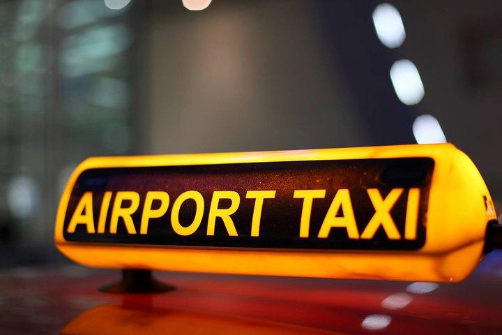Privater Transfer bei der Ankunft am Flughafen Jaipur