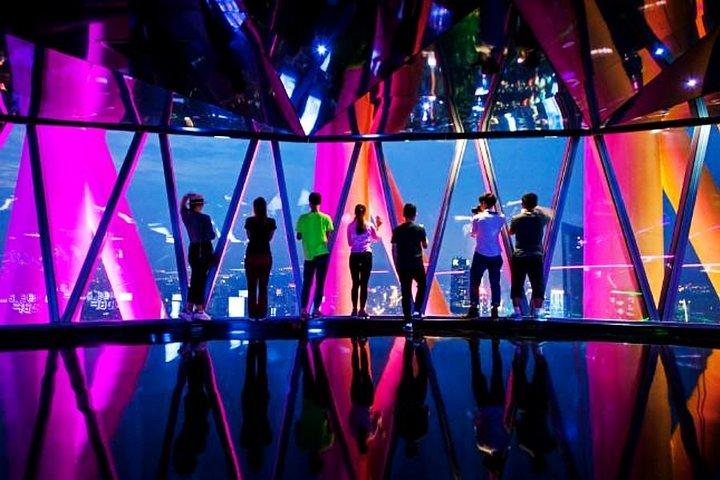 Private Guangzhou Night Tour mit Canton Tower und Pearl River VIP Class Cruise