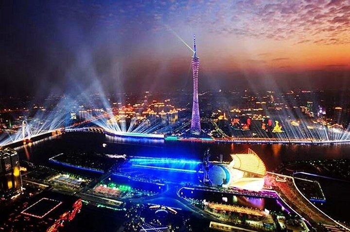 Private Guangzhou Night Tour mit Canton Tower und Pearl River VIP Class Cruise