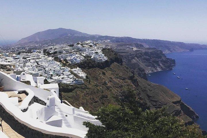 サントリーニ島：フィラのウォーキングツアー