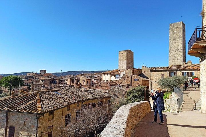 S GimignanoとMonteriggioniに立ち寄る、フィレンツェからシエナへのプライベートトランスファー