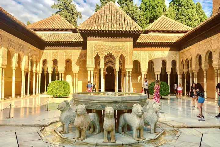 Alhambra Private Tour ab Sierra Nevada: Transport und Skip-the-Line-Tickets