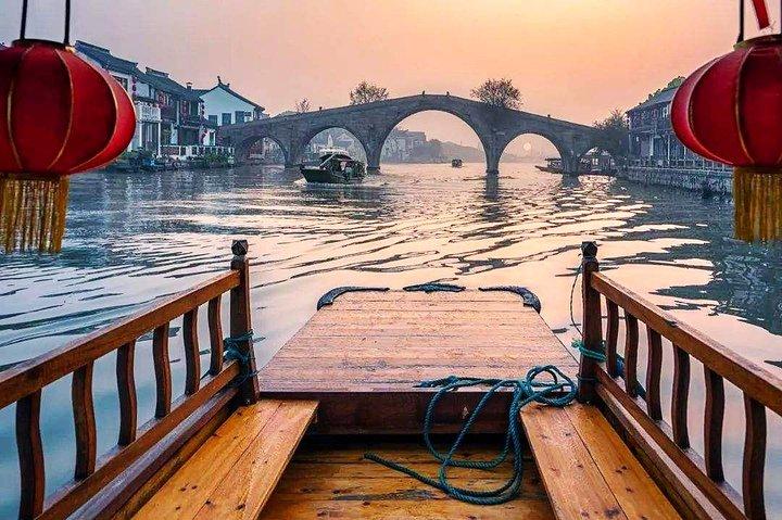 Zhujiajiao Ancient Water Town Privat Tour og Maglev Train Experience
