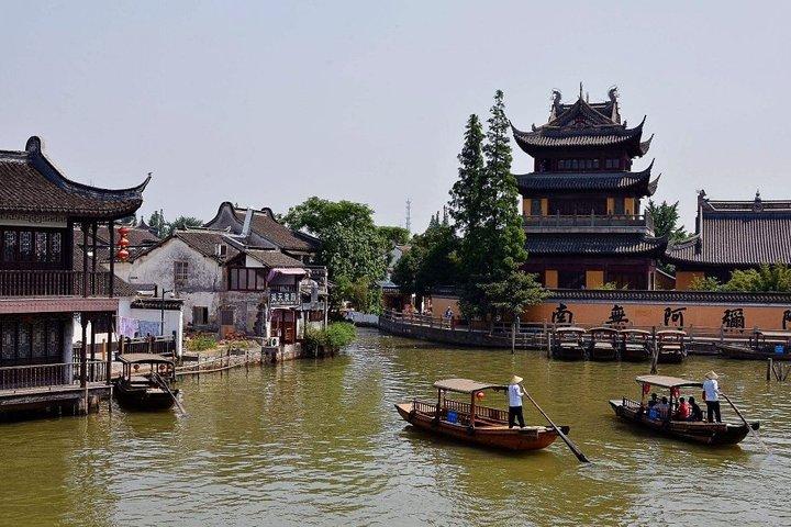 Visite privée de l'ancienne ville aquatique de Zhujiajiao et de la tour de Shanghai