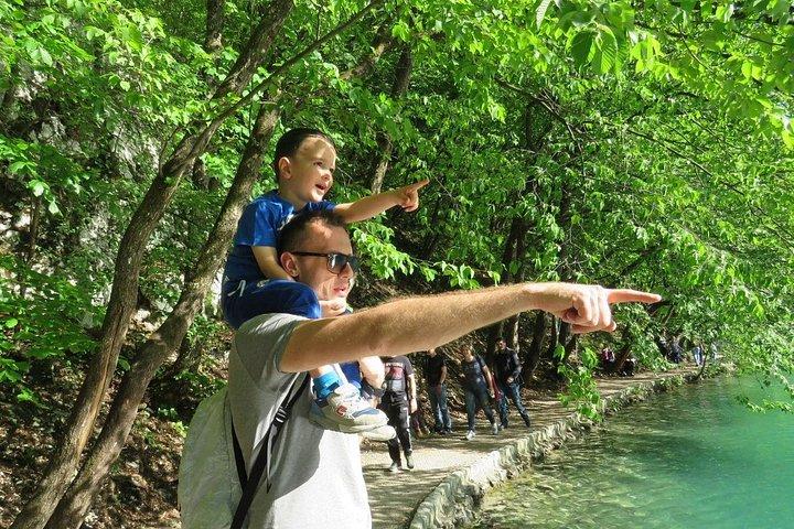 Zagreb: Plitvice Lakes & Rastoke Guided Day Trip with Ticket