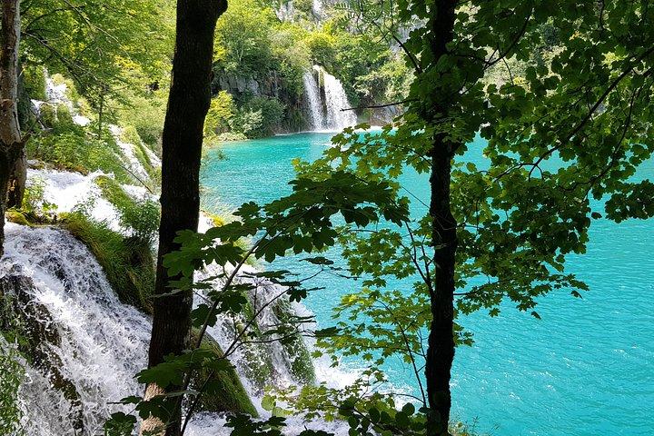 Zagreb: Plitvice Lakes & Rastoke Guided Day Trip with Ticket