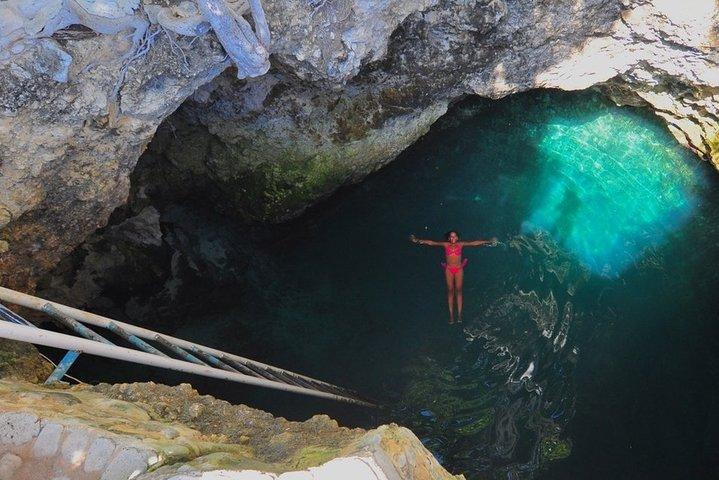 Tour combinato di Blue Hole Mineral Spring più Weed Farm con trasporto