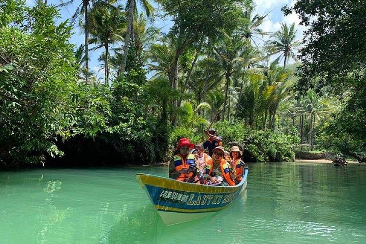 Excursión de día completo a Pacitan-East, salida de Java desde Yogyakarta: playas, cuevas y río