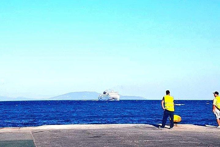 アテネ空港からピレウス クルーズ ターミナルへ - メルセデス E クラス ワゴンで移動