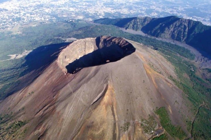 Discovering the Vesuvius - VIP tour / Small group