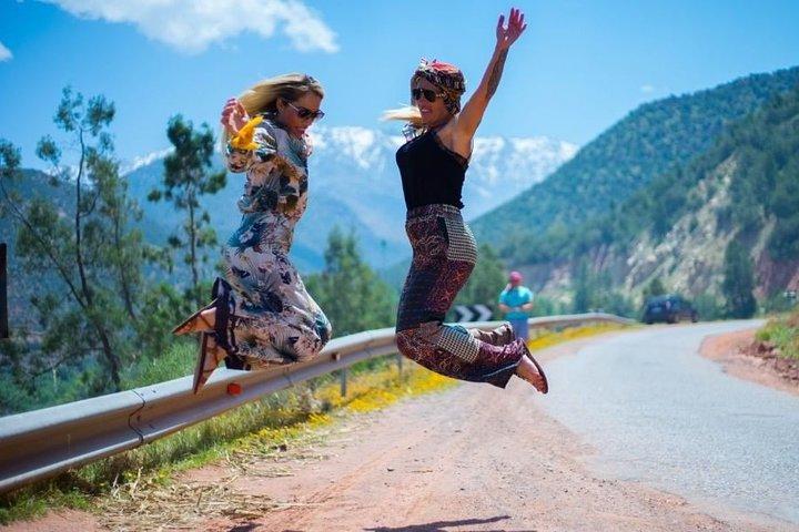 Visitez les montagnes de l'Atlas et le désert d'Agafay avec Camel Camel Experience