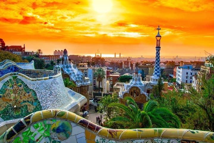 Barcelona: Park Guell Guided Tour with Skip the Line Ticket