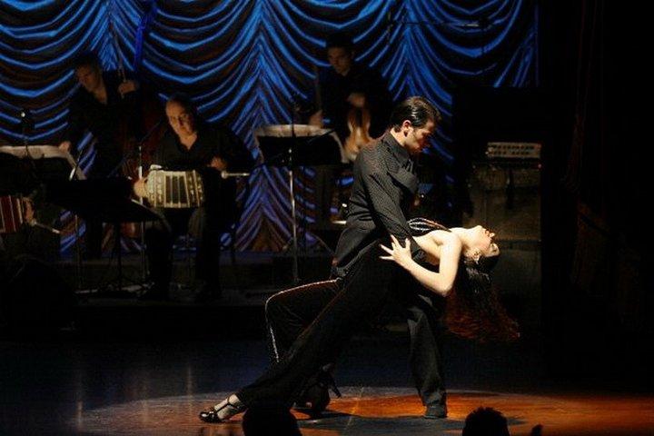 Boleto Piazzolla Tango Show que incluye traslados privados desde el puerto y hoteles