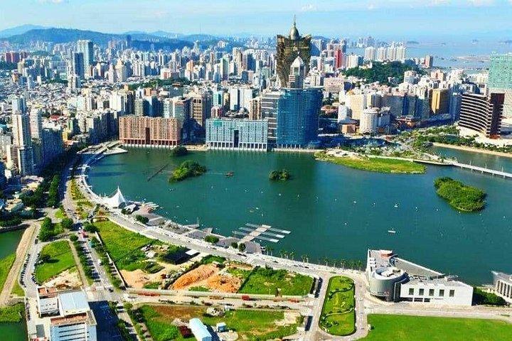 空港送迎：高級バンでリヤドからリヤド空港 RUH へ