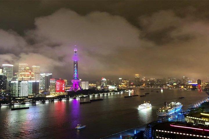 黄浦江クルーズとビュッフェ付きの上海プライベートナイトツアー