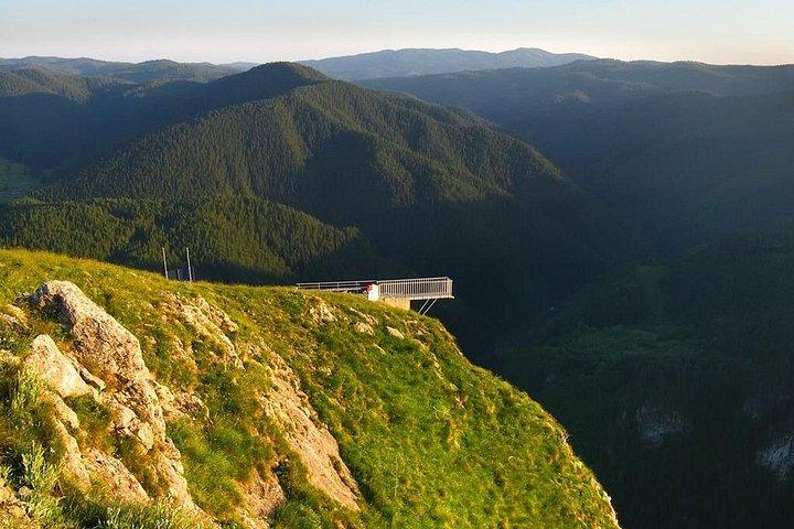 ロドピ山脈モーターサイクルツアーの4日間の自然と歴史の驚異