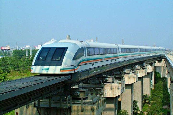 Traslado privado desde la estación de tren de Shanghai Maglev al área de la ciudad