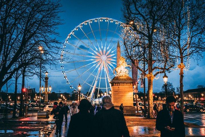 エッフェル塔、ノートルダム寺院、ルーブル美術館を巡るパリ日帰り旅行