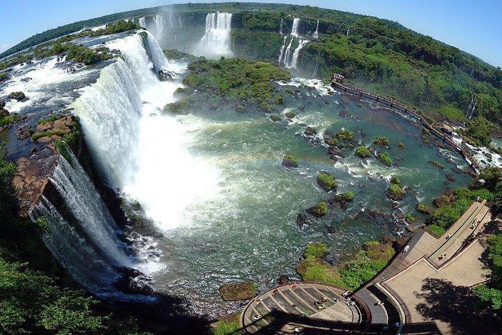 アルゼンチンからブラジルのイグアス滝へのツアー