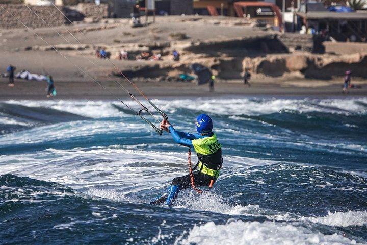 Lezioni private di kitesurf di 4 giorni per principianti a Tenerife