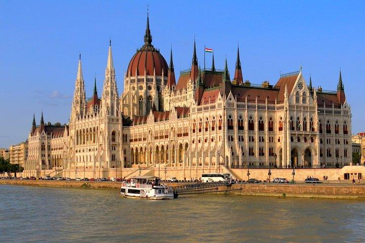 Ankomstoverførsel: Budapest Lufthavn BUD til Budapest med Sedan
