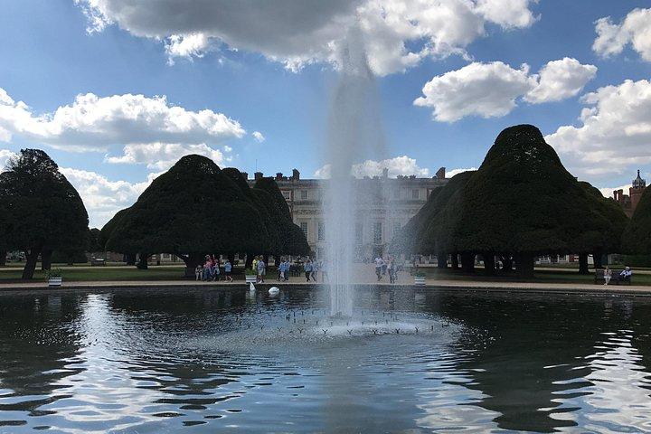 Castello di Windsor e Hampton Court Palace: A Royal Saga