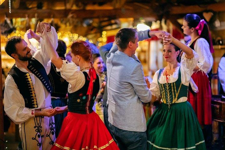 Folklorediner met onbeperkt drankjes 4-gangenmenu