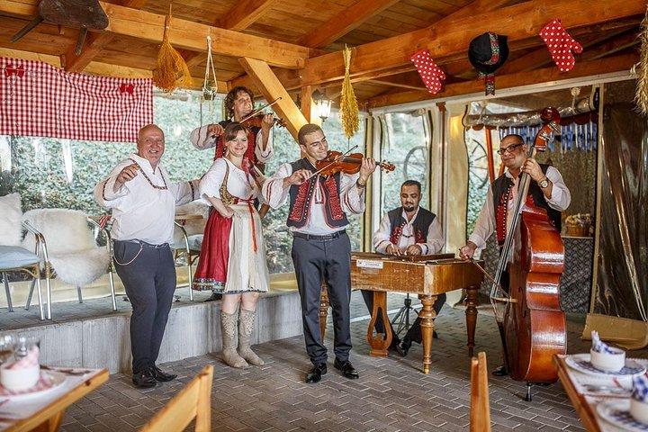 Folklorediner met onbeperkt drankjes 4-gangenmenu