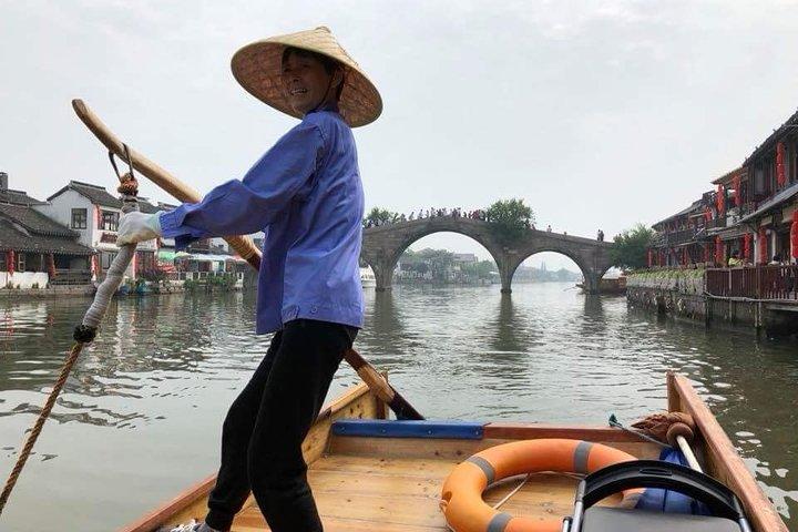 Privat tur til Shanghai Highlights og Zhujiajiao Water Town på en dag