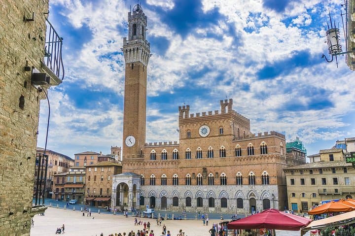 Rome to Florence private transfer with a stop to visit Siena