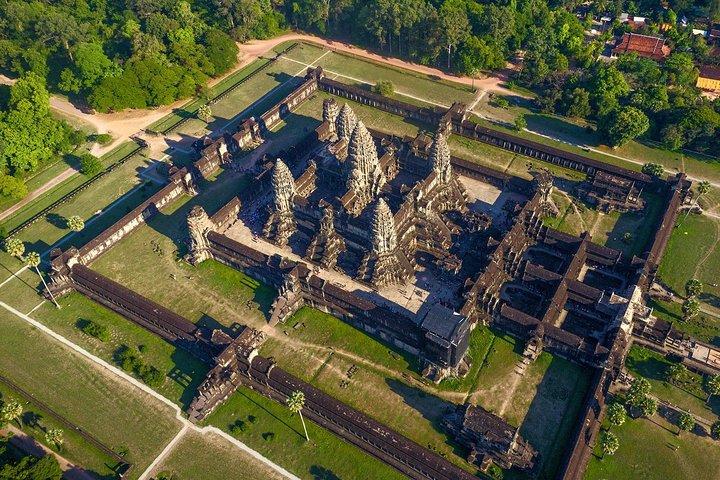 5-day Siem Reap deep into Angkor temples & Floating village