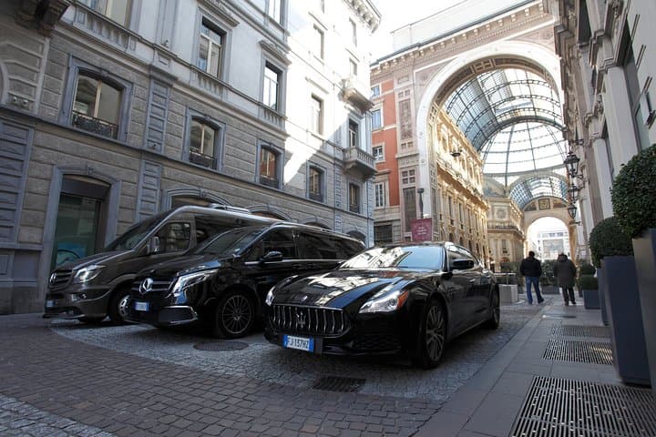 LINATE - MILANO airport transfer with private Luxury Car