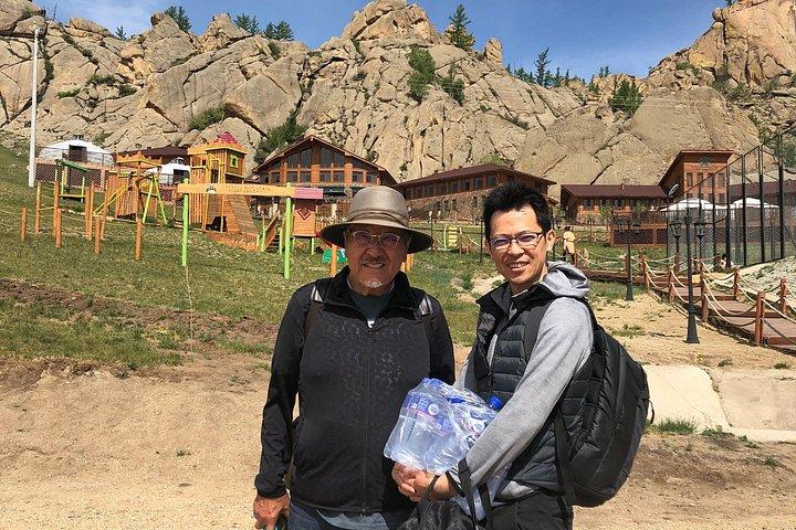 テレルジ国立公園とチンギスハーンの像への日帰り旅行