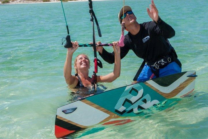 Long Bay Beachの中級クラスまたはプライベートカイトボーディングレッスン