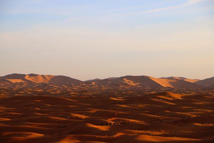Tour privato di 4 giorni da Agadir a Marrakech con pernottamento nelle dune di Erg Chegaga