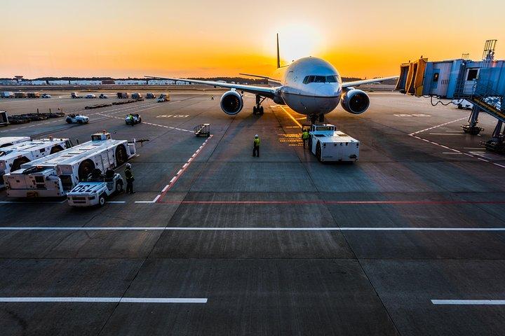LINATE -MILANO luchthaventransfer met privé luxe busje.