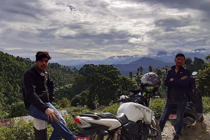 Viaje corto en moto a la estupa Syambhunath