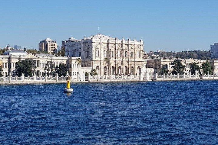 イスタンブール ボスポラス海峡の豪華ヨットでのサンセット クルーズ