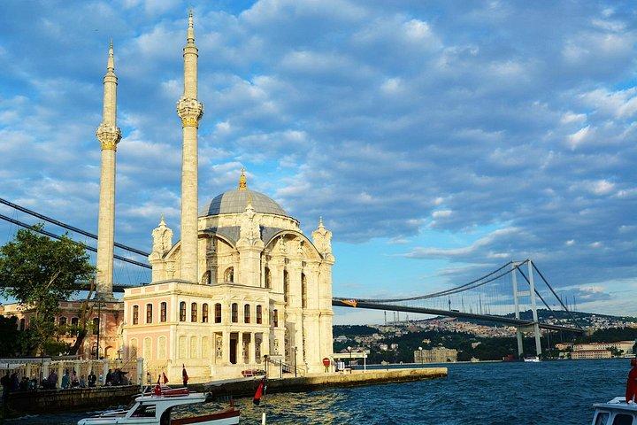 イスタンブール ボスポラス海峡の豪華ヨットでのサンセット クルーズ