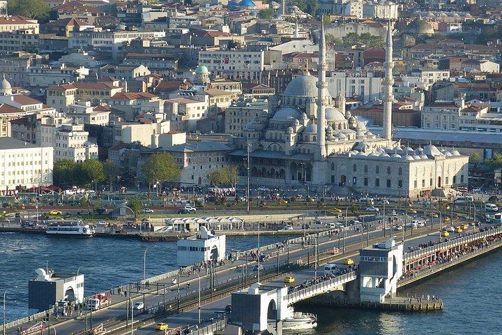 イスタンブール ボスポラス海峡の豪華ヨットでのサンセット クルーズ