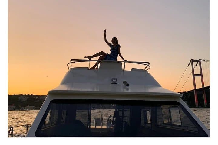 Sunset Cruise on Luxury Yacht in Istanbul Bosphorus