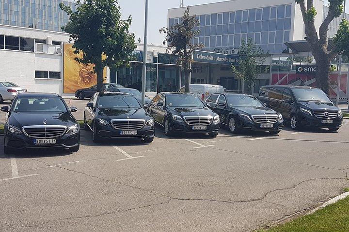 Serviço de transporte de ida e volta do aeroporto de Belgrado