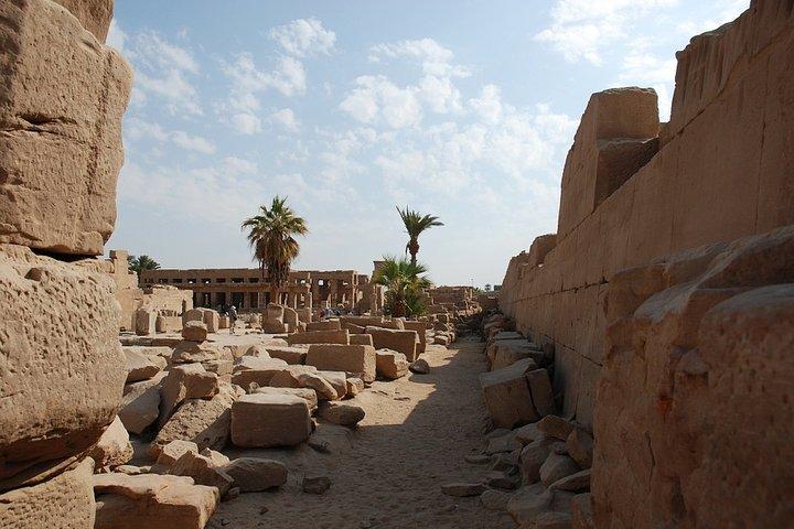 Tour privato di un giorno a Luxor da Sharm in aereo