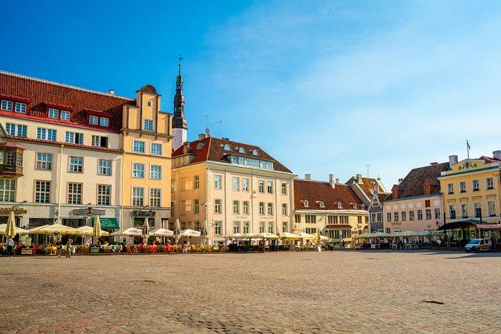 Alte und heutige Tallinn Fahren und kleiner Spaziergang Private Tour