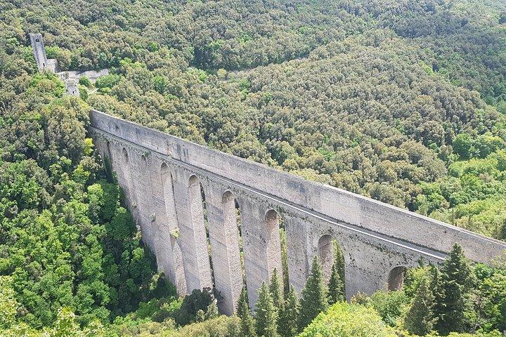 スポレート、ウンブリアの芸術と息を呑むような景色-プライベートツアー